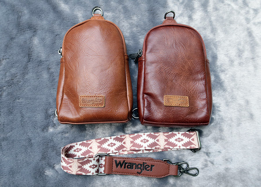 wrangler leather crossbody sling bag /กระเป๋าหนังแท้สะพายข้างใส่โทรศัพย์/