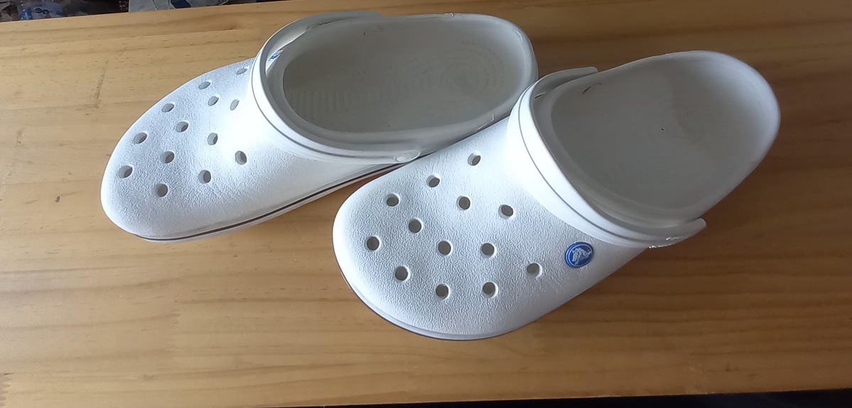 รองเท้า crocs ของแท้