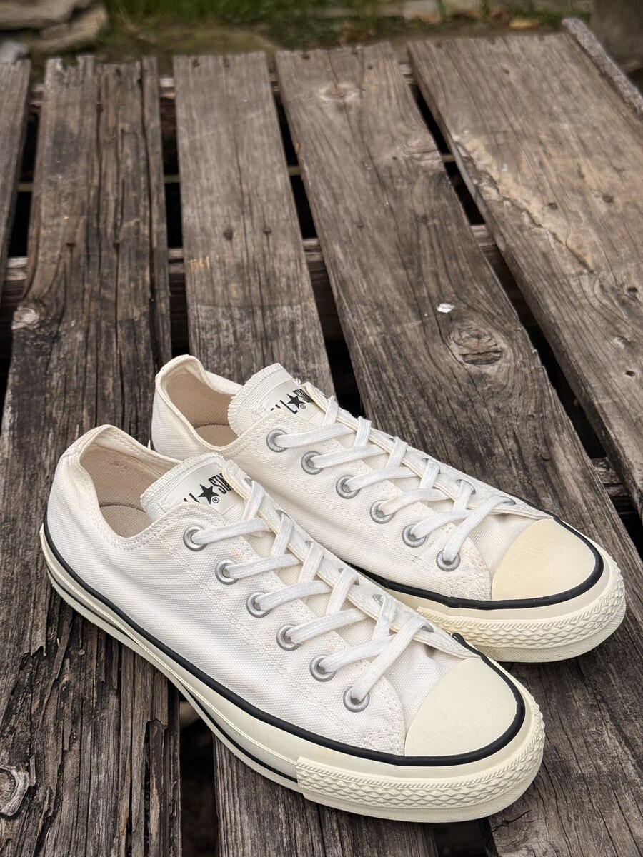 2.Made in Japan สีขาว หุ้มส้น เบอร์ 7.5 (26 cm.) 

สภาพสวยๆ ยางด้านข้างปรินิดเดียว ไม่มีผลกับการใช