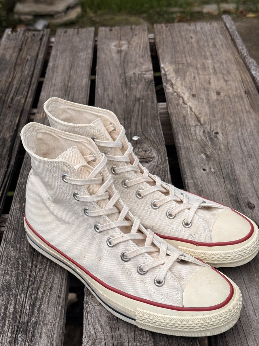 3.Made in Japan สีครีม หุ้มข้อ เบอร์ 8.5 (27 cm.) 

สภาพสวยๆ น้องๆของใหม่เลย ที่สำคัญ คู่นี้ผลิต J