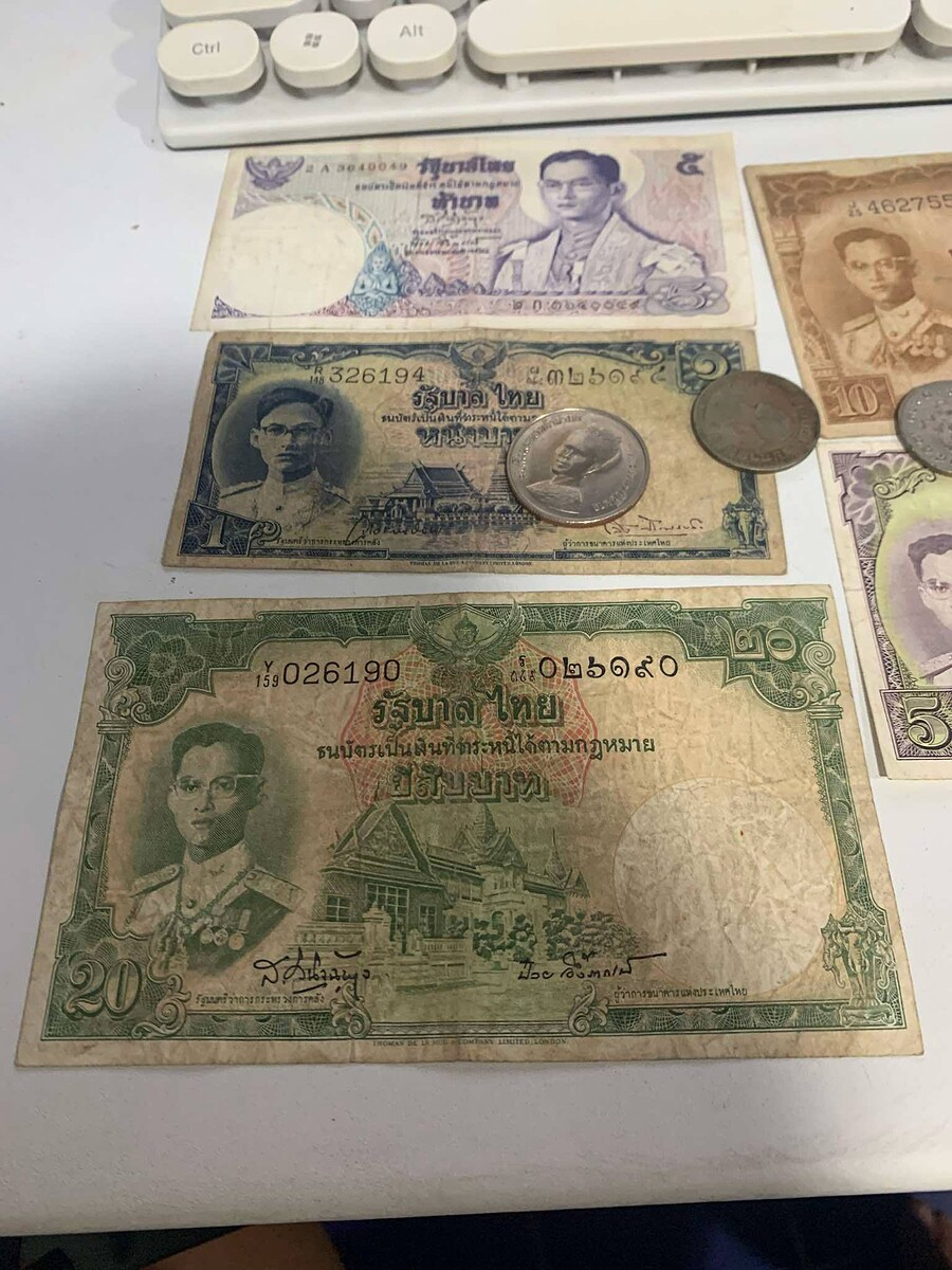 ธนบัตร 10บาท 20บาท 5บาท 1บาท ร.9 ผ่านการใช้งาน พร้อมเหรียญบาท  ขอขาย 350 พร้อมส่ง