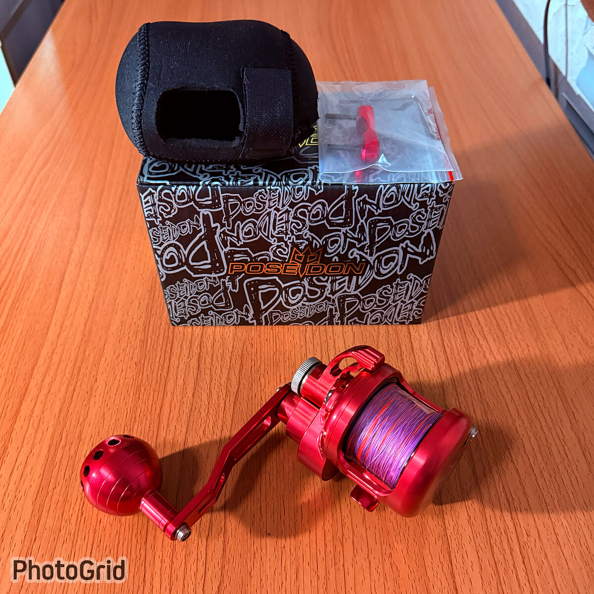 Vายรอกเบท POSEIDON BEGIN 300R สีแดง-ดำ ขวา ของใหม่ 100% กล่องอุปกรณ์ครบ