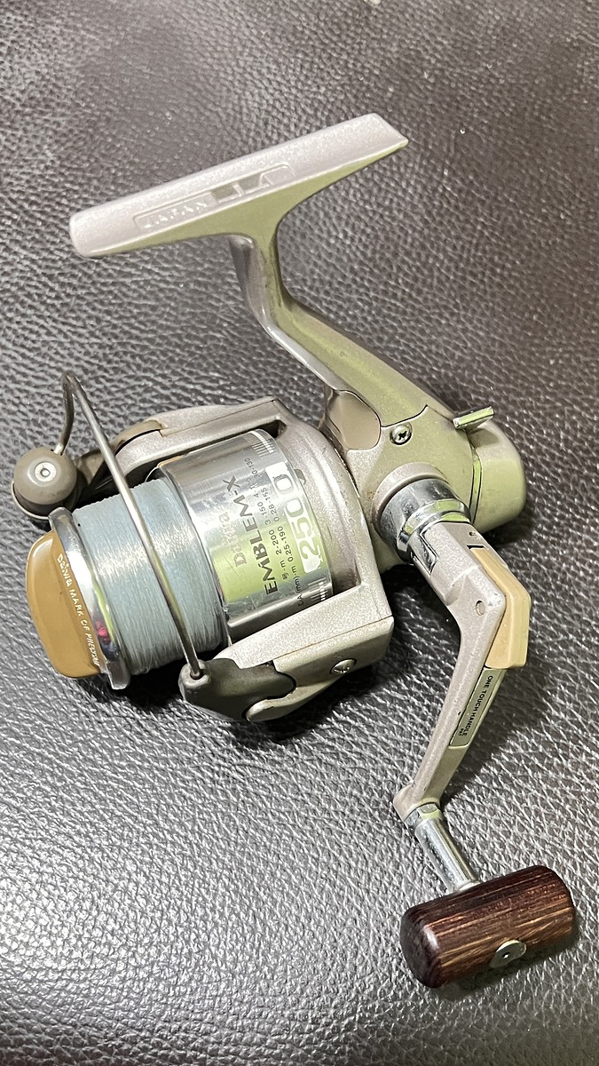 รอกสปิน Daiwa Emblem japan 
