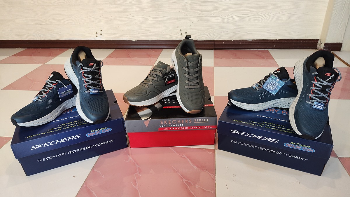 รองเท้าผ้าใบ Sketchers