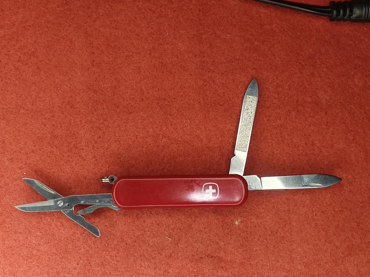 มีดพับ Victorinox Swiss WENGER  