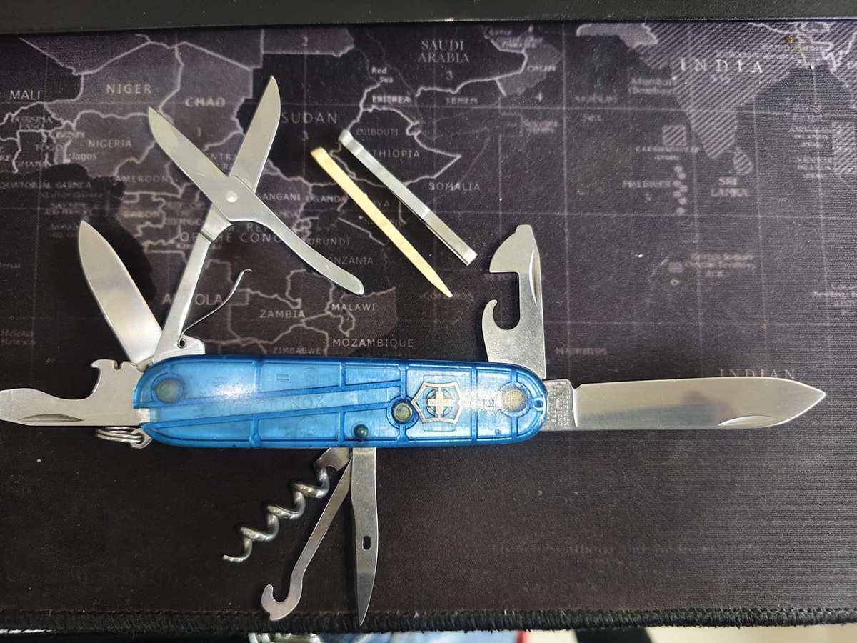 ***ปรับราคา*** Victorinox Swiss Pocket Knife,Climber 91 mm. สี Blue Transparent