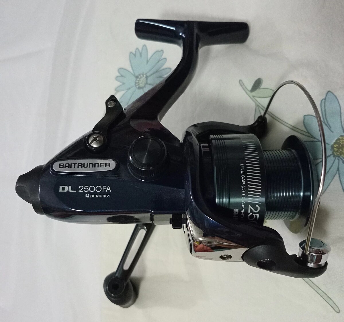 รอก Shimano Baitrunner DL 2500FA 