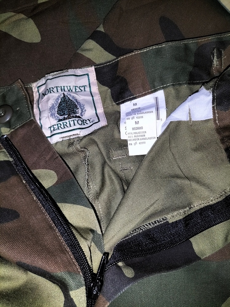  [b][b]มือสอง  สภาพสวย   ไม่มีปะหรือขาด    ใส่สบาย  6 กระเป่า  ปรับรัดเอวได้

 

รอบเอว 30-34  (