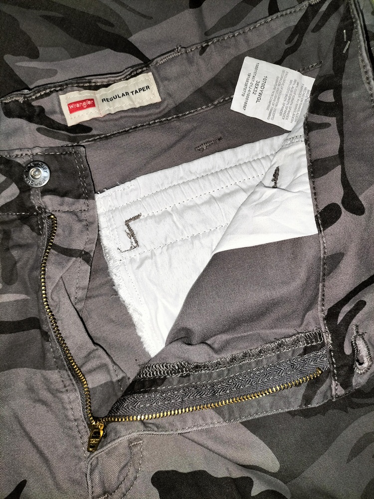  [b][b]มือสอง  สภาพสวย   ไม่มีปะหรือขาด    ใส่สบาย  7 กระเป่า  ผ้ายืดได้นิดหน่อย

 

รอบเอว 40-4