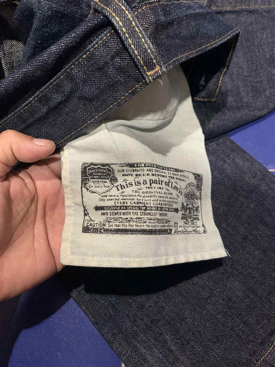 Levi's 501 Made in MEXICO 
ป้าย. 33x30 วัดจริง. เอว. 33"
*สภาพยังไม่ได้ใช้งาน*
ขอขาย1190พร้อมส่ง
