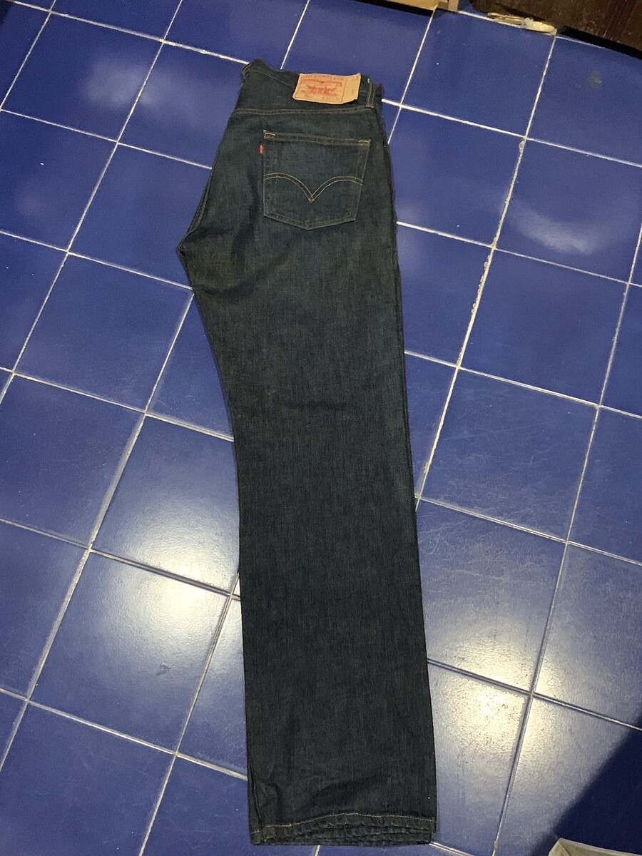 Levi's 501 Made in MEXICO 
ป้าย. 33x30 วัดจริง. เอว. 33"
*สภาพยังไม่ได้ใช้งาน*
ขอขาย1190พร้อมส่ง
