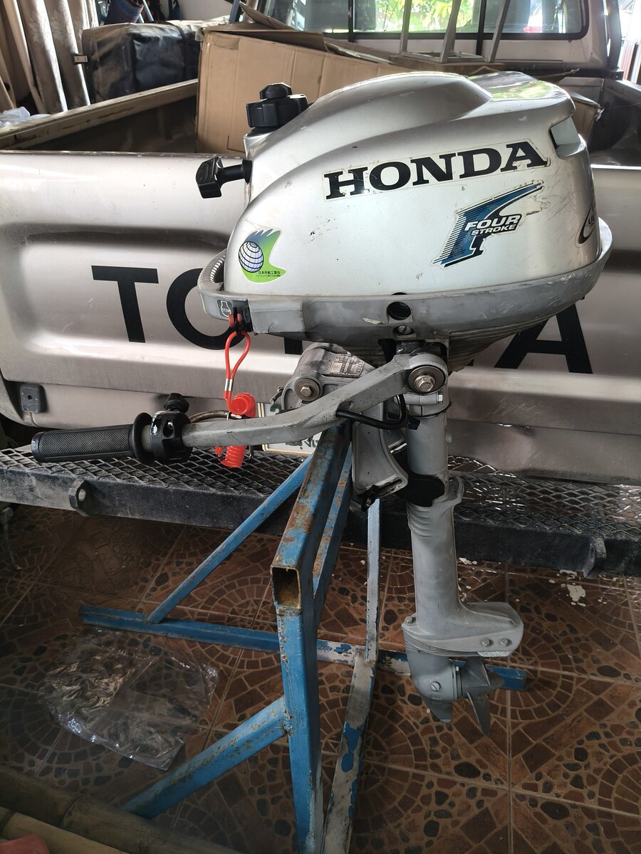 ==>เครื่องเรือ Honda 4จังหวะ 2แรง หาง17 เครื่องแน่นๆ พร้อมใช้งาน 