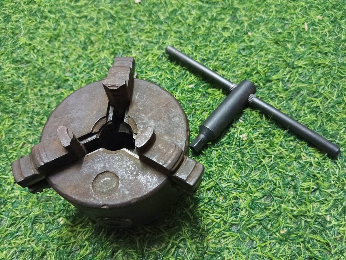 หัวจับเครื่องกลึงสามจับ ขนาด 4 นิ้ว