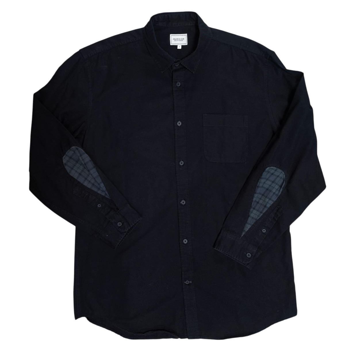 ปิด Frank and Oak เป็นแบรนด์จากประเทศแคนาดา เชิ้ตสีดำเข้มๆดีเทลสวยมีสภาพใหม่มากๆ