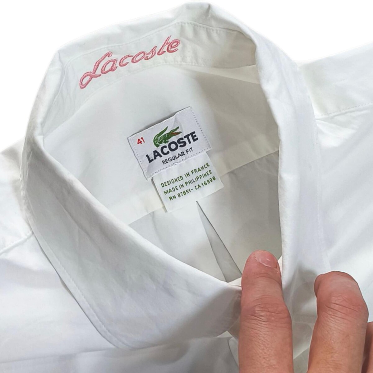 L A C O S T E สีขาวสะอาดสภาพสวยใหม่มาก ไม่มีตำหนิใดๆแท้ made in France