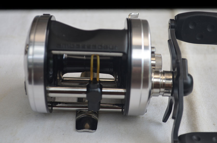 ABU 6501C3 Classic .. โล่ห์-สตาร์-สปูนดำ ลูกปืน 4ตลับ .. หมุนซ้ายครับ ...