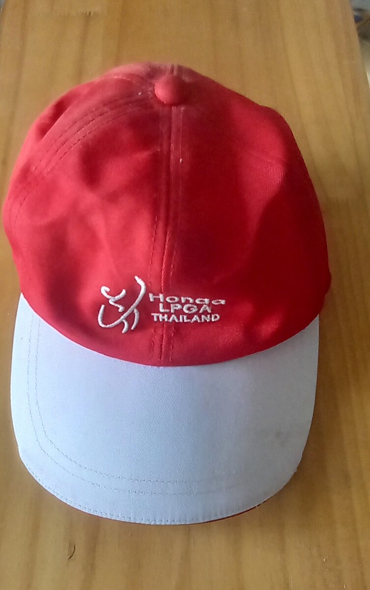 หมวกฟรีไซส์ครับ ปรับด้านหลังได้