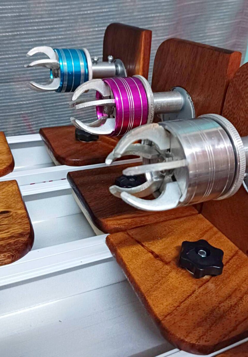 แท่นเคลือบไม้สัก