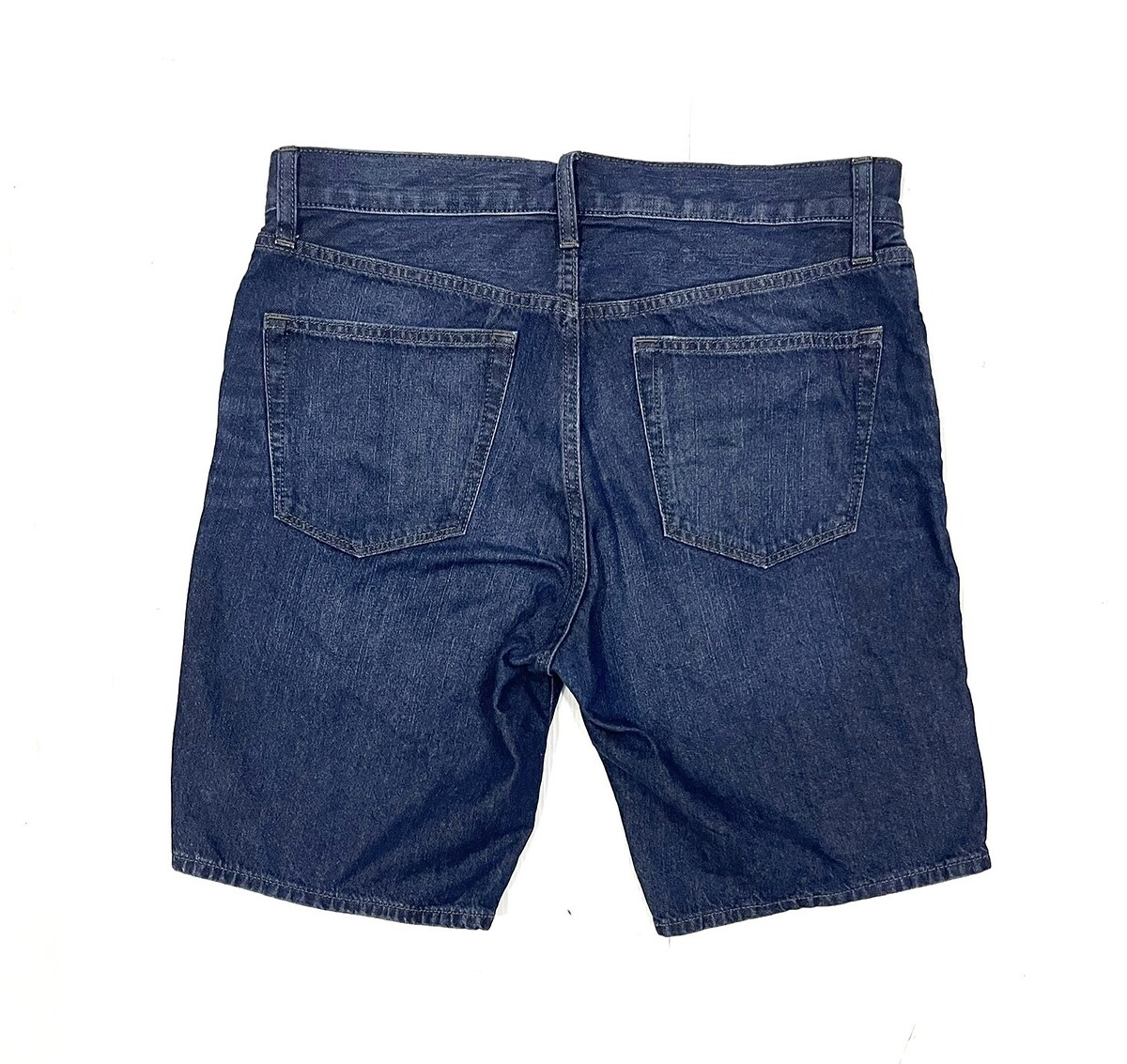 กางเกงสวยสภาพดีสีเข้มๆเลยครับ :cheer: