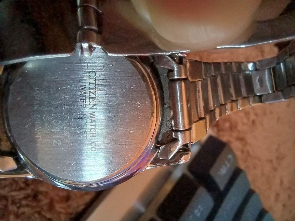 Citizen 26มม. สำหรับผู้หญิง
ER0180-54A ไม่เดินต้องการขายเป็นอะไหล่ เอาไปซ้อมเอง สายแท้สายสแตนเลสก็ค