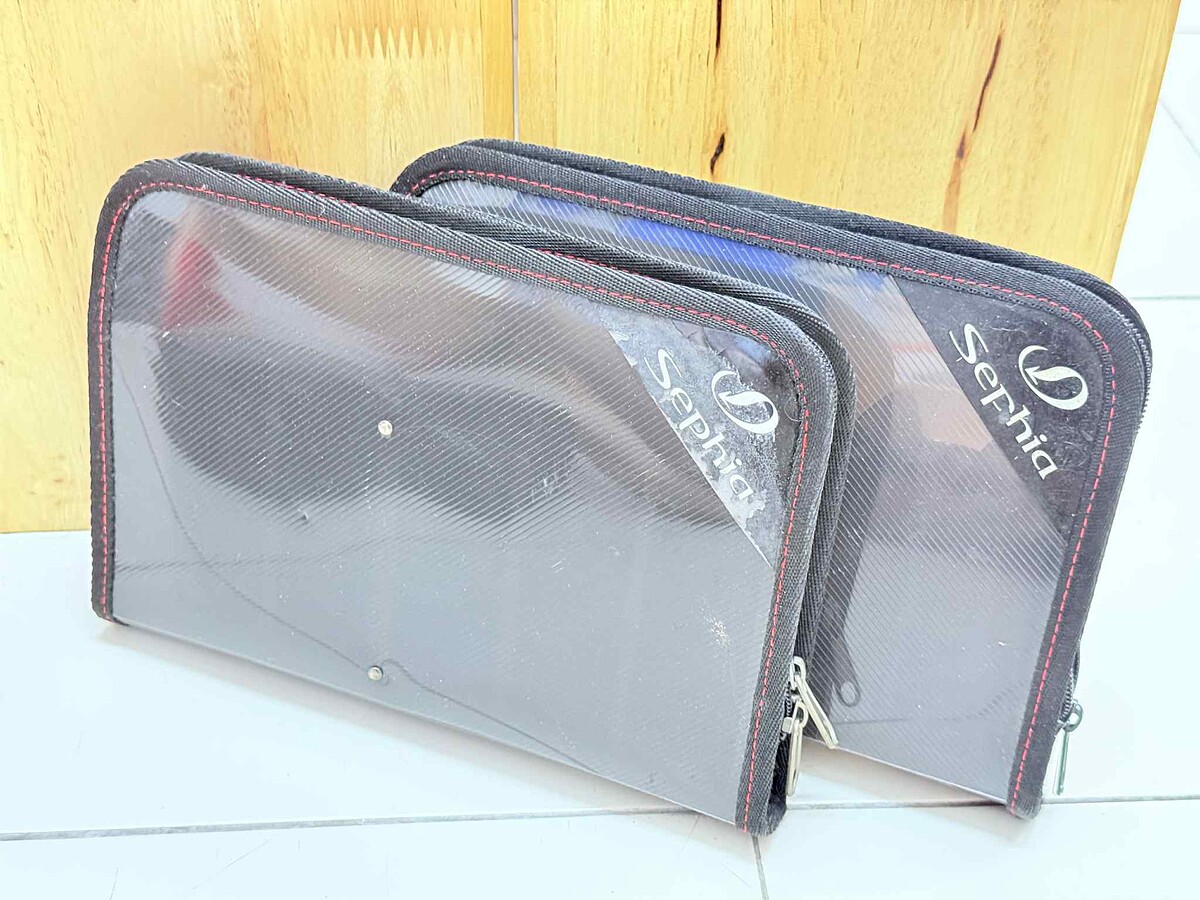 ใบที่ 7 Shimano Sephia = 250.- จัดส่งฟรีครับ
ใบที่ 8 คู่กัน ซิปไม่ค่อยดี แถมฟรีปเลยครับ