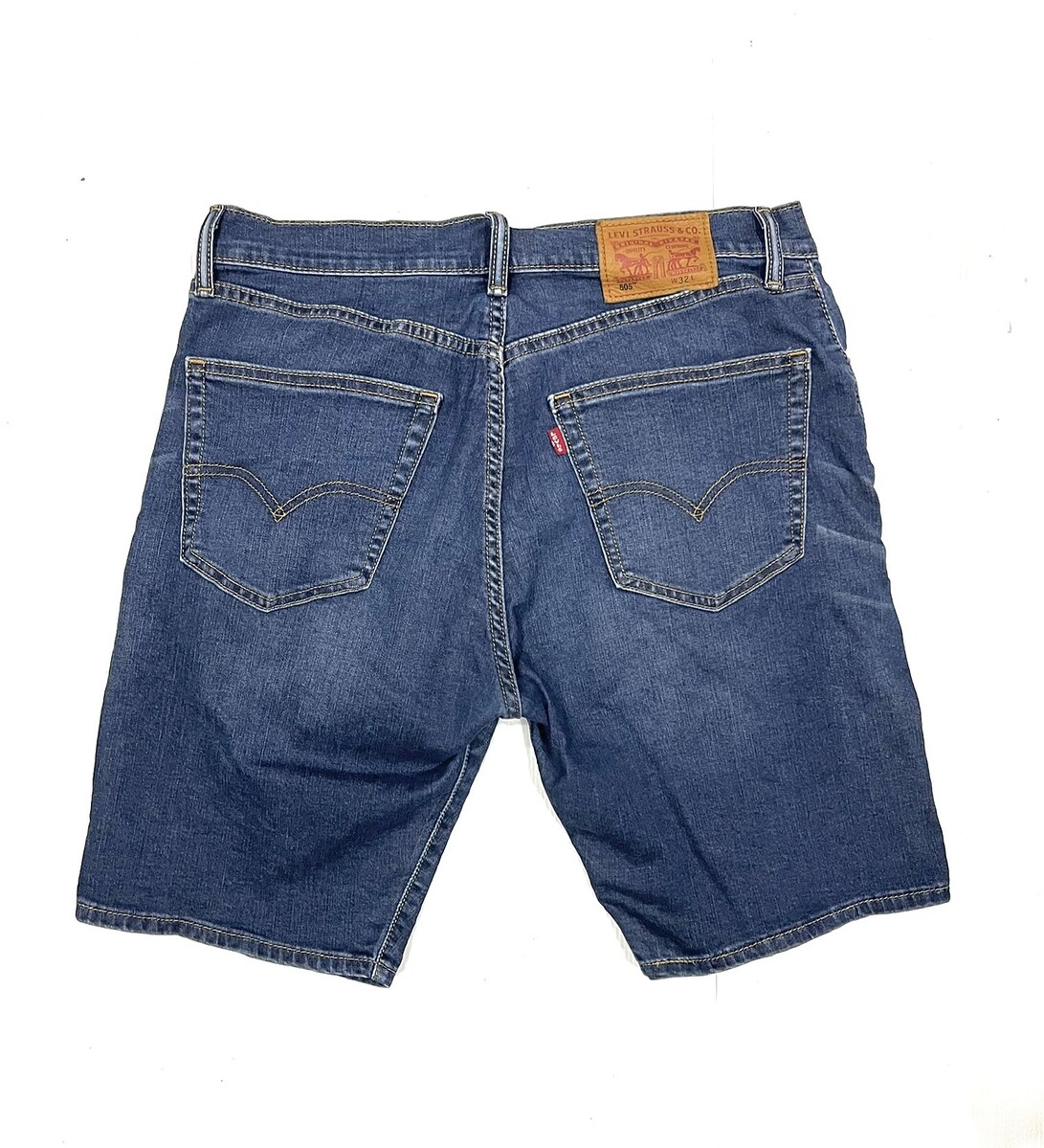 กางเกงขาสั้นเดิมๆ เนื้อผ้ายืดใส่สบายครับ