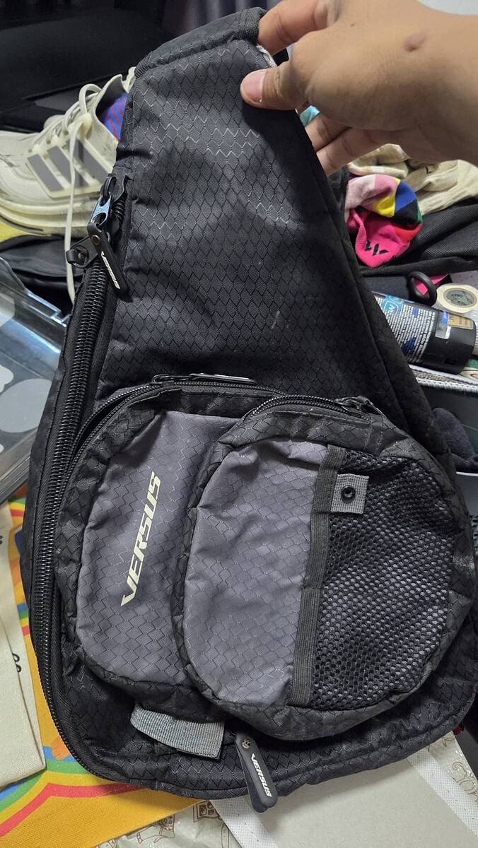 กระเป๋า  versus / เหยื่อ  rapala 