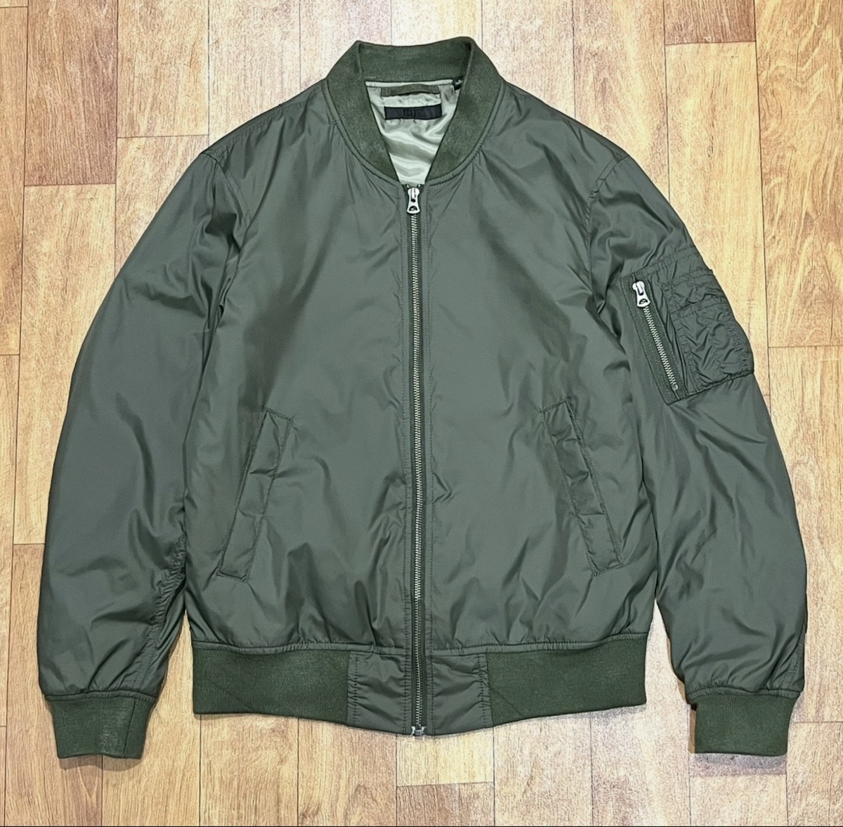 เสื้อ UNIQLO BOMBER JACKET 