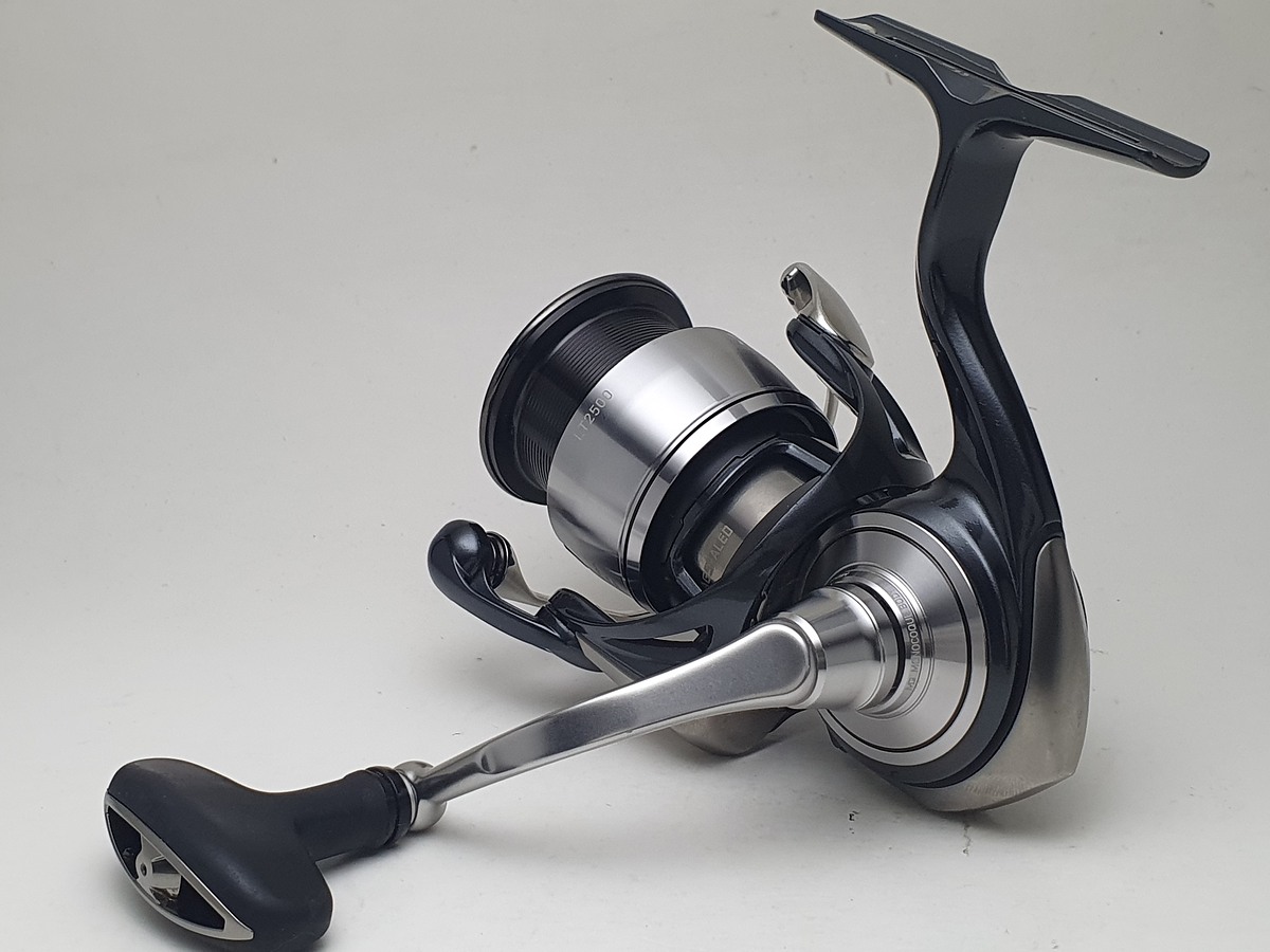  
[center][b] DAIWA CERTATE LT2500 ปี 2024[/b][/center]

