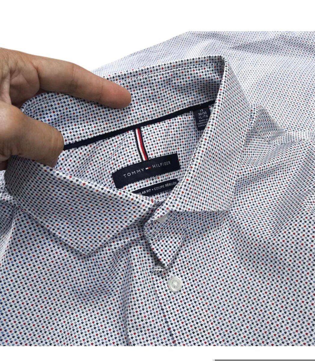 Tommy Hilfiger แท้ สภาพสวยใหม่มาก หน้าอกปักโลโก้ ปลายแขนปักTommy อก48นิ้ว