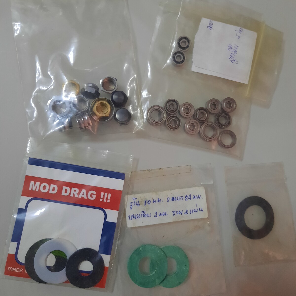 ลูกปืนรวมๆครับมีของ sic 2 ลูก น๊อต,ผ้าเบรค
500 รวมส่งครับ