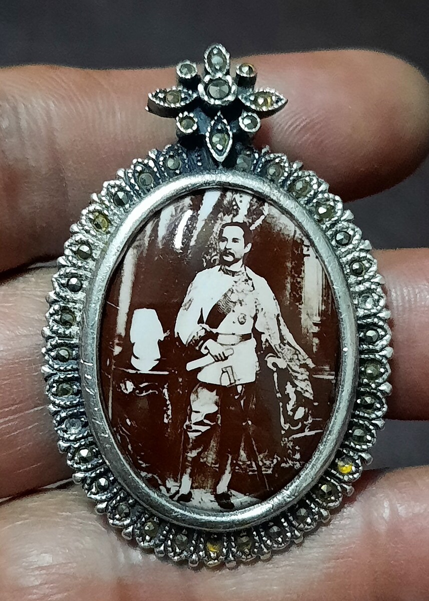 รับสองรายการแถมล๊อกเก๊ตเสด็จพ่อ ร.5 ครับ