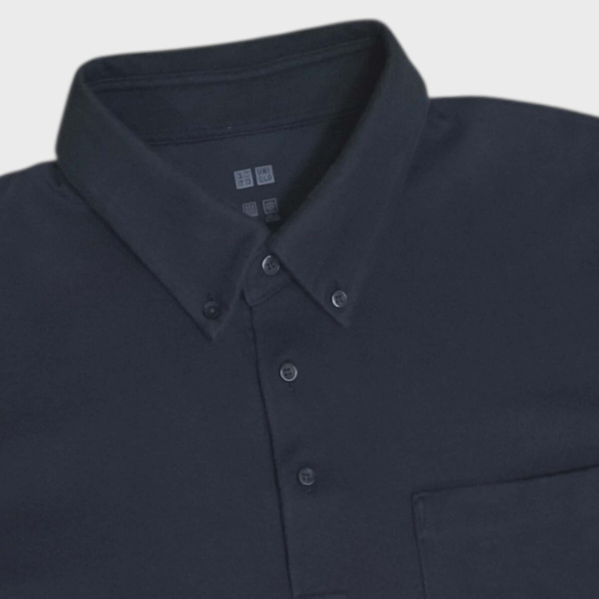 Uniqlo AIRism สีกรมเข้ม สวยใหม่  กระดุมสำรองให้ 2 เม็ดครับ   อก : 44 นิ้ว