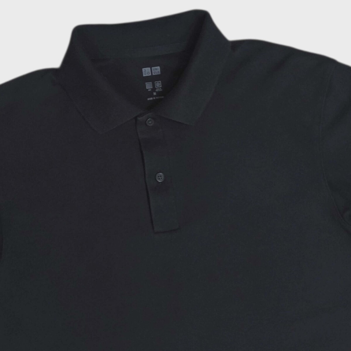 Uniqlo AIRism สีดำเข้ม สวยใหม่มากไม่มีตำหนิ  กระดุมสำรองให้ 1 เม็ด อก : 40นิ้ว