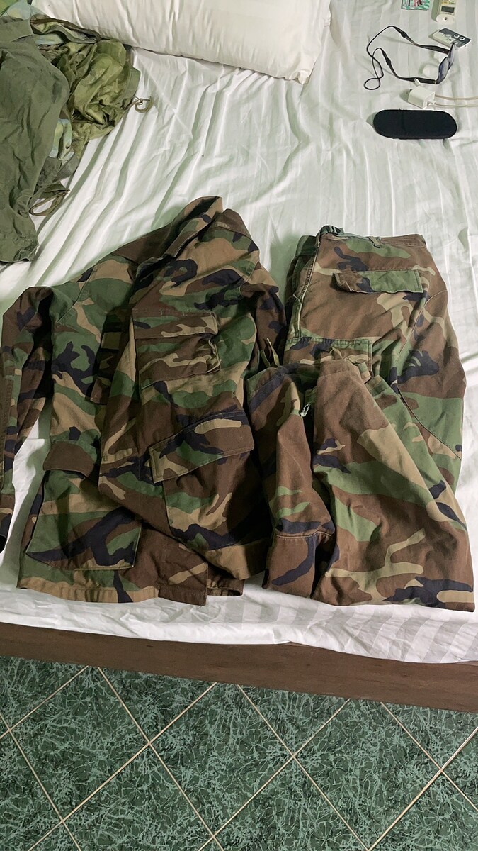 เสื้อและกางเกงทหารwoodland ของสหรัฐ