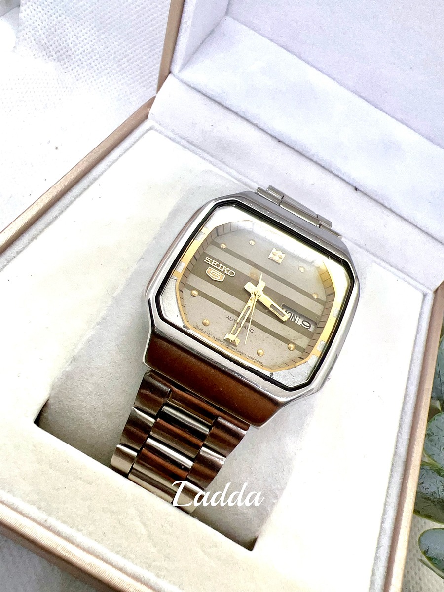 นาฬิกา ✨ Seiko 5 Automatic วินเทจทรงเหลี่ยมหายาก

หน้าปัดทองสุดคลาสสิค

=====#ของแท้100%

====