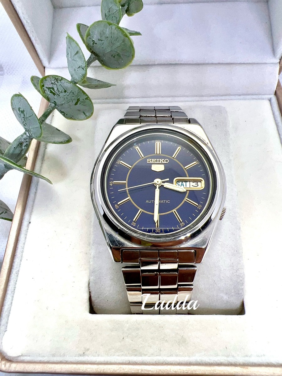 นาฬิกา Seiko 5​ Automatic กลไกลระบบเครื่อง 7009
หน้า​ปัดสีกรม หลักทอง

====#ของแท้100%
====#รับป