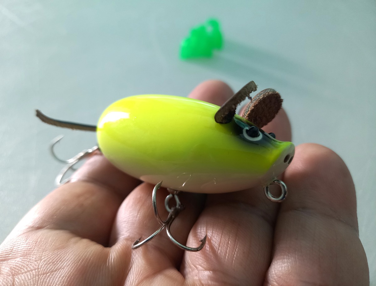 >>>>> เหยื่อ หนู splash 6cm 15g