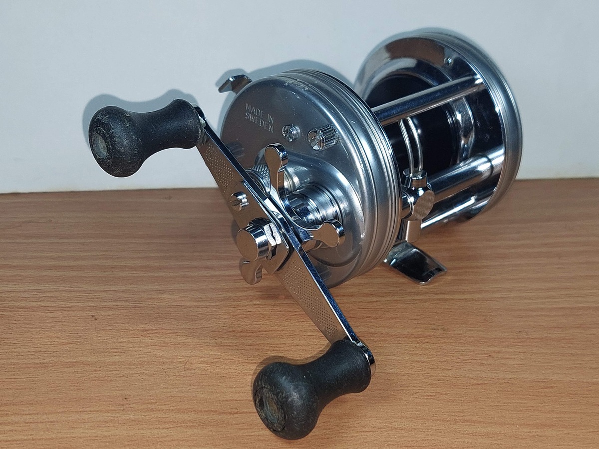   Dum fishing  ******* ABU  AMBASSADEUR  6500 CS  ROCKET   ********