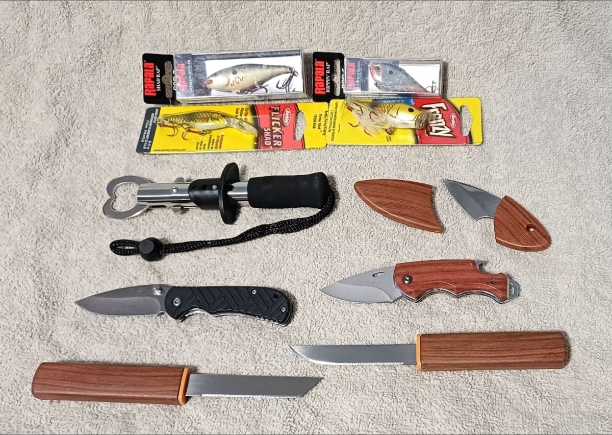 ( จัดส่งให้ฟรี EMS ) เหยื่อปลอม RAPALA + Berkley + กริปเปอร์ + มีดพก