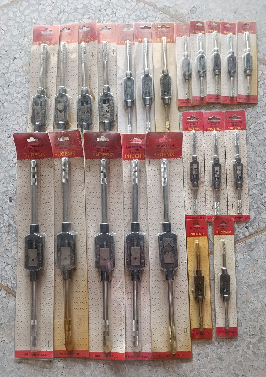 ด้ามต้าฟเกลียว PHOENIX

1. M1-M6   (1/16-1/4")    มี    5   อัน    ขาย  30 บ./อัน
2. M3-M8   (1/1