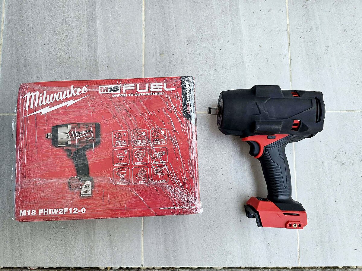 ♠♠♠ บล็อกไร้สาย milwaukee m18 FHIW2F12-0  แรงบิดในการขันน็อต 2,169 นิวตันเมตร♠♠♠