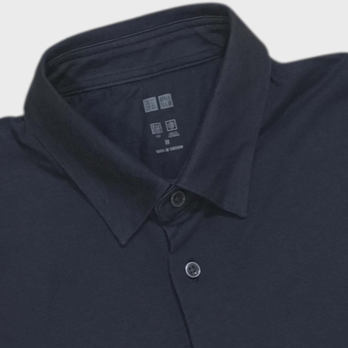 Uniqlo AIRism ทรงเสื้อเชิ้ต ผ้านิ่มกรมเข้มสวยใหม่มากไม่มีตำหนิ อก44นิ้ว 