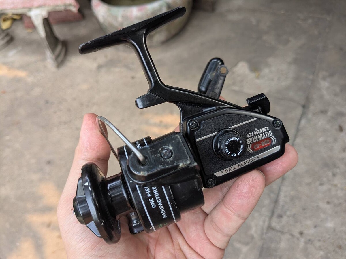 2. รอก สปิ้น Daiwa Spinmatic GS-800

ขนาด Bg 13

ระบดี แกนใหญ่
รอยบ้าง ขอบๆมุม

ขาย 690

สน
