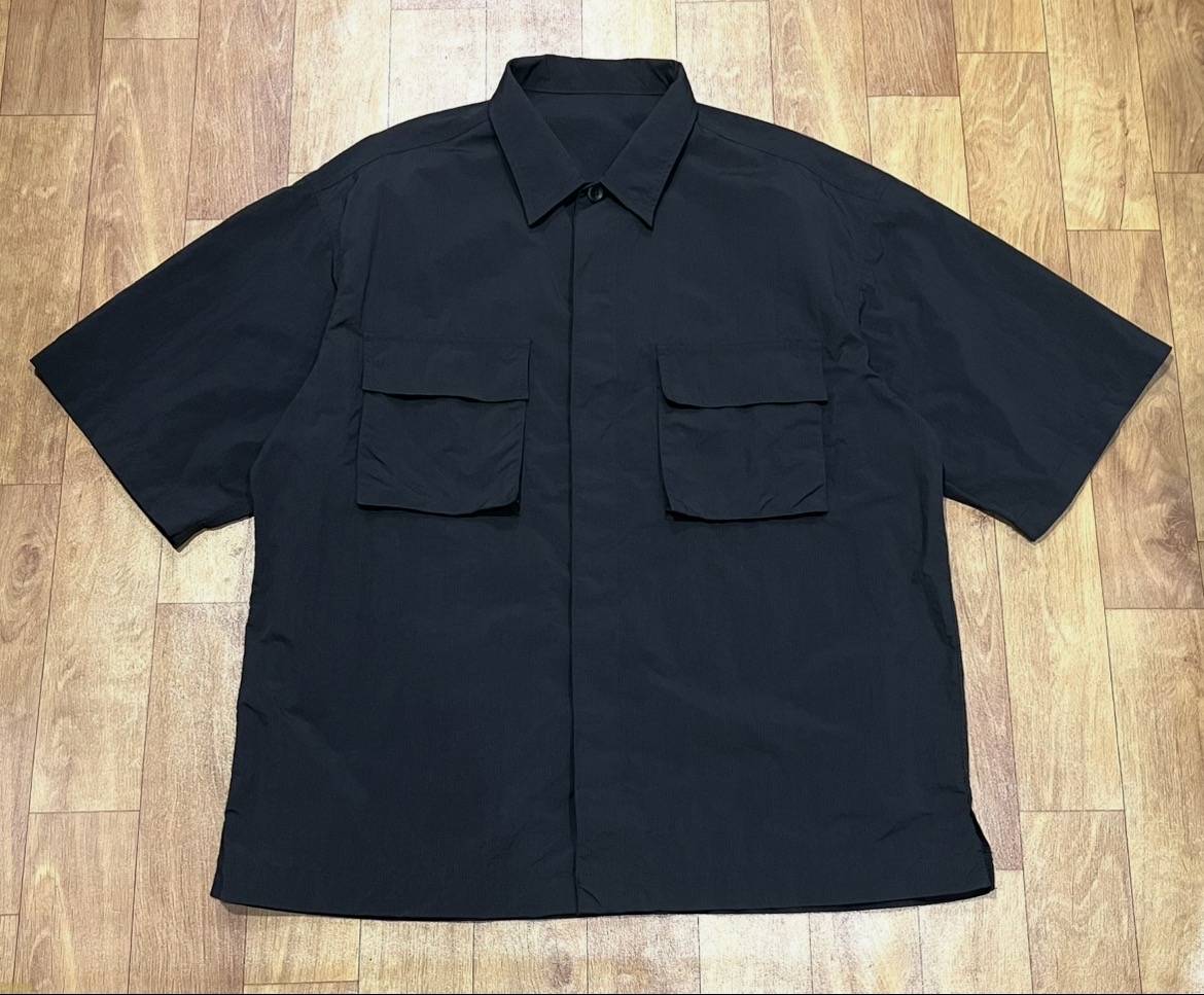 เสื้อ GU NYLON OVERSIZE SHIRT
