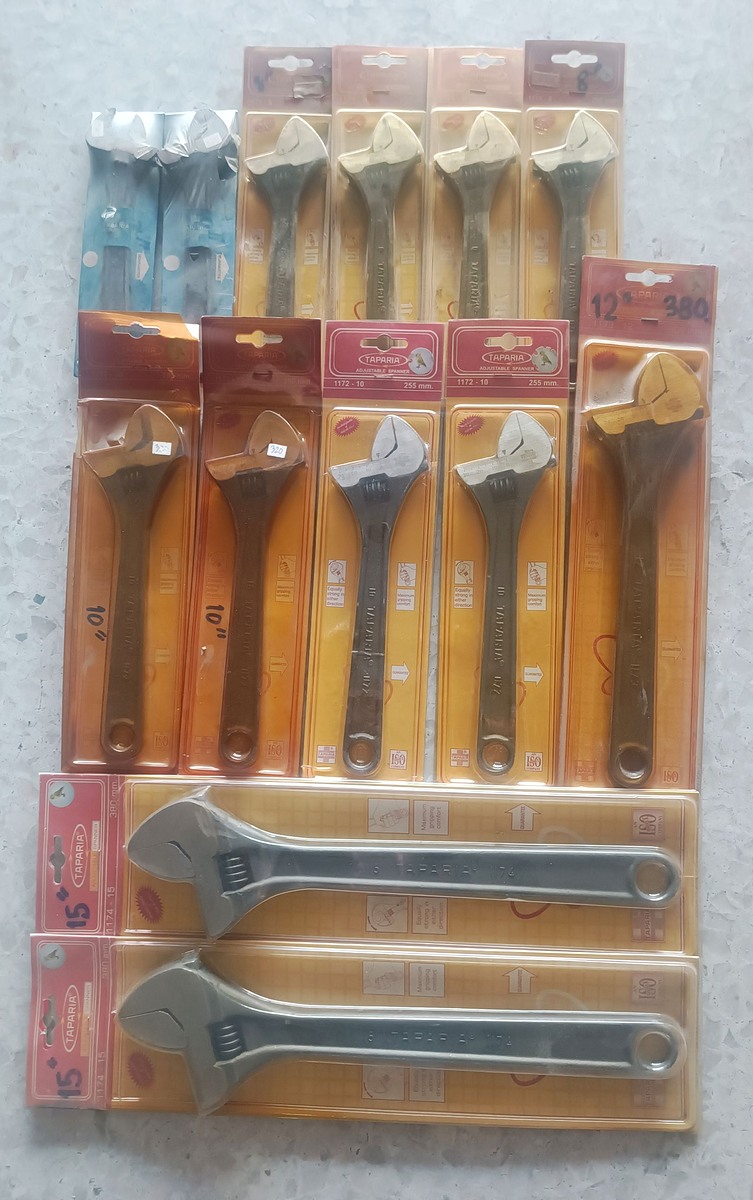 กุลแจเลื่อน (TAPARIA) 

1. 8"        มี     6       ขาย       80/�