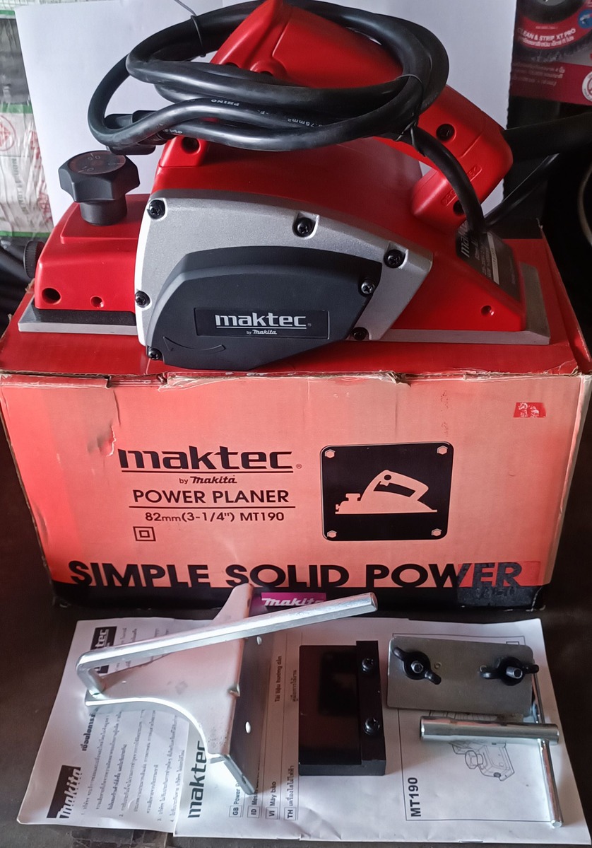 กบไฟฟ้า 3 1/4"  MT 190  MAKTEC (BY MAKITA) กล่อง อุปกรณ์ครบ

ขาย     900 บ.