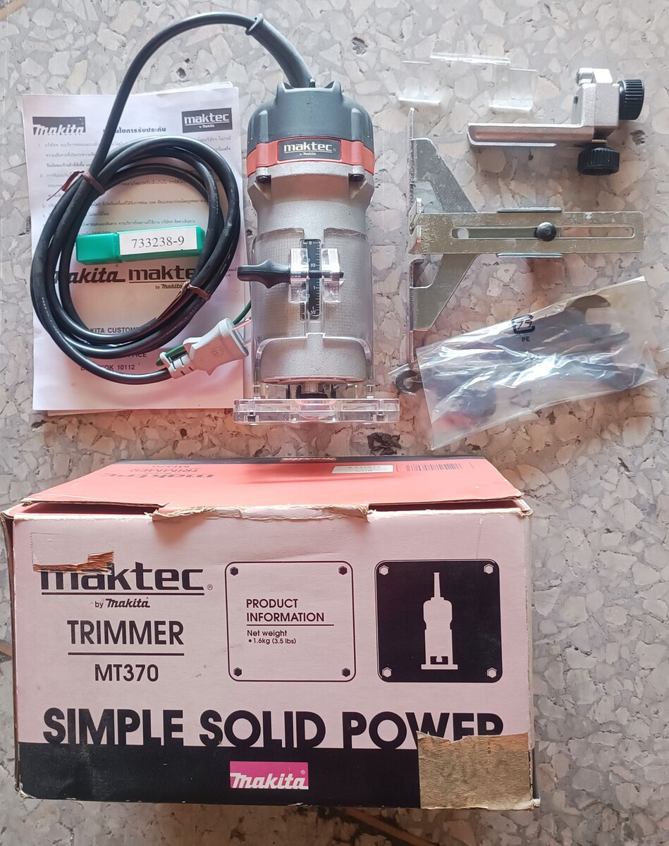 TRIMMER เครื่องเซาะร่อง  MT 370  MAKTEC ( BY makita)  กล่อง อุปกรณ์ครบ

ขาย     820 บ.