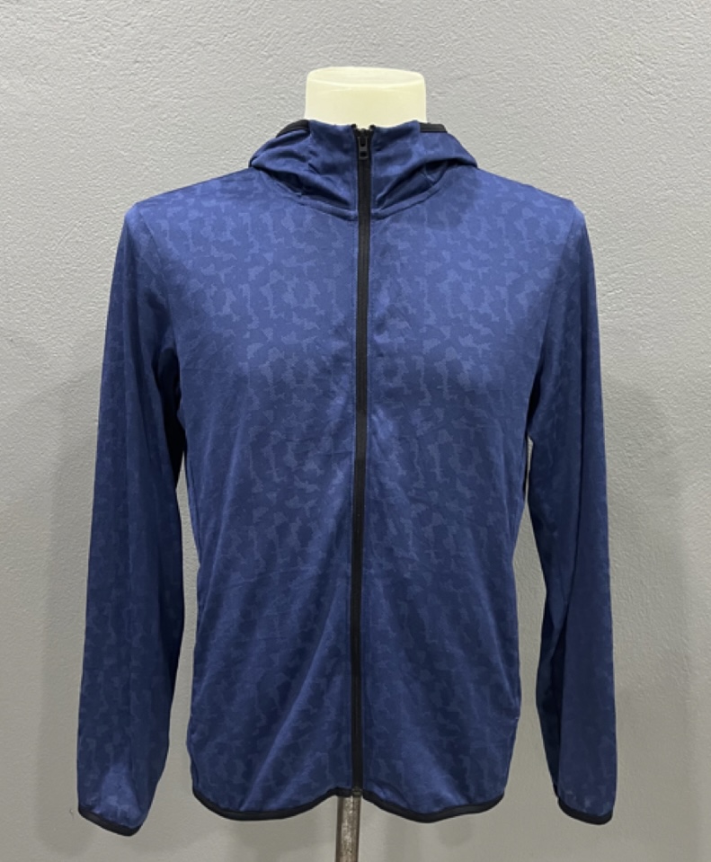 ~ € ~ เสื้อฮู้ด UNIQLO DRY-EX       180.-