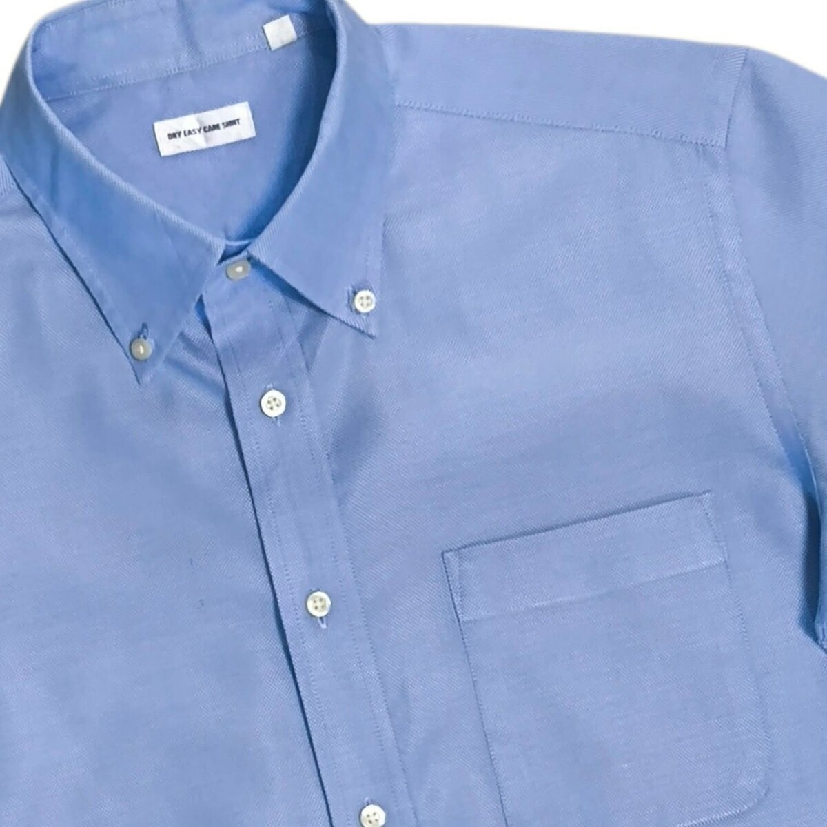 UNIQLO ซีรีส์ Dry Easy Care สีฟ้า ซึ่งเน้นคุณสมบัติแห้งไวและยับยาก
